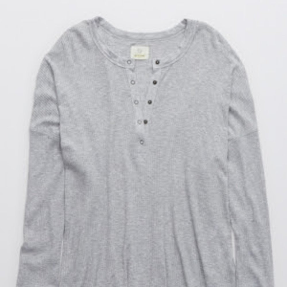 American Eagle Outfitters Light Gray Long Sleeve Henley Top